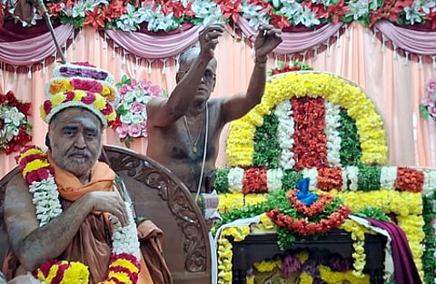 காஞ்சி சங்கராசாரிய சுவாமிகள் முன்னிலையில் நடைபெற்ற ராதா கல்யாண மகோற்சவம்.