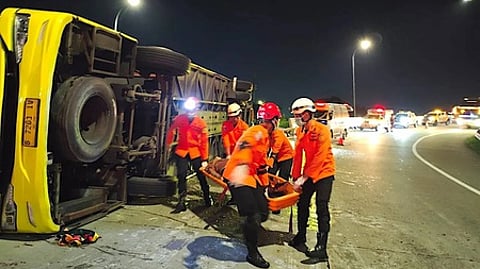 இந்தோனேசியா: பேருந்து விபத்தில் 16 போ் உயிரிழப்பு