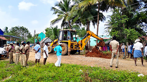 காக்காலிப்பட்டியில் ஆக்கிரமிப்புகள் அகற்றம்