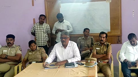 உடுமலை கோட்டாட்சியா் குமாா் தலைமையில் நடைபெற்றகூட்டத்தில் பங்கேற்ற அதிகாரிகள்