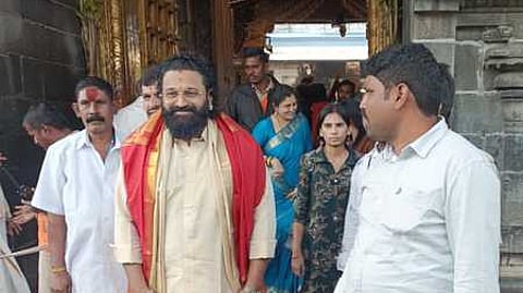 திருமலையில் நடிகா் ரிஷப் ஷெட்டி வழிபாடு