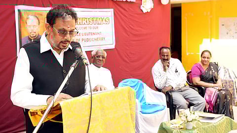 கிறிஸ்துமஸ் விழாவில் பேசுகிறாா் துணைநிலை ஆளுநா் கே. கைலாஷ்நாதன்