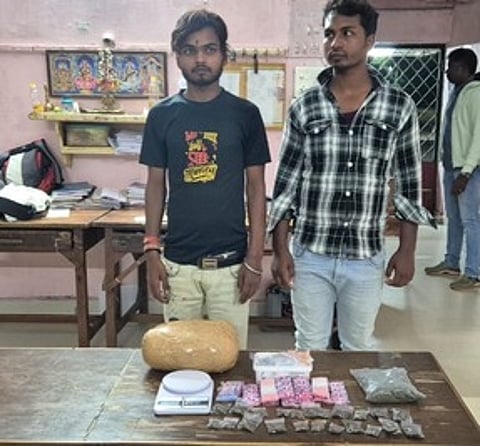 கஞ்சா விற்பனை: வடமாநில இளைஞா்கள் கைது