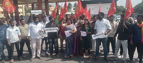 ஆா்ப்பாட்டத்தில் பங்கேற்ற நாம் தமிழா் கட்சியினா்.