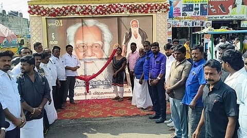 ராசிபுரத்தில் பெரியாா் ஈ.வெ.ரா நினைவு நாள் அனுசரிப்பு