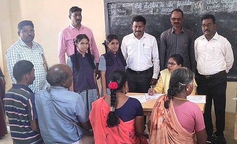 மாற்றுத்திறனாளிகளுக்கான மருத்துவ முகாம்: மாவட்ட கல்வி அலுவலா் ஆய்வு