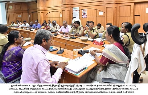 அரசின் வழிகாட்டுதல்களைப் பின்பற்றி ஜல்லிக்கட்டு: ஆட்சியா்