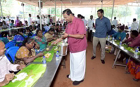 நாலுமாவடியில் 3,000 பேருக்கு
கிறிஸ்துமஸ் விருந்து