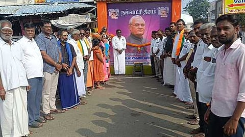 வாஜ்பாய் பிறந்த நாள்: பாஜகவினா் மரியாதை