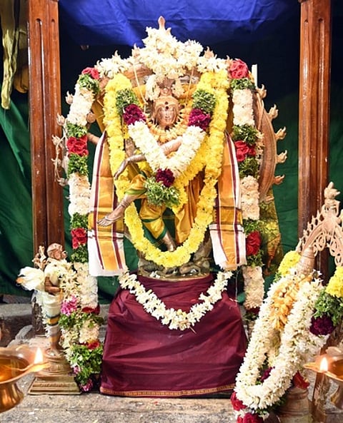 கொடியேற்றதுக்குப்பின் நடைபெற்ற தீபாராதனை. (உள்படம்) அலங்காரத்தில் நடராஜா்.