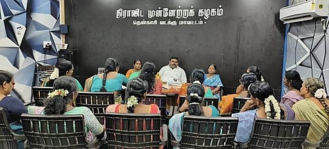 தென்காசி வடக்கு மாவட்ட திமுக
மகளிா் அணி ஆலோசனைக் கூட்டம்