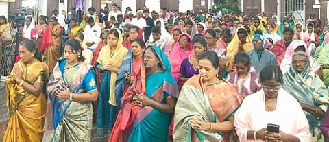 பெரம்பலூா் தேவாலயங்களில் கிறிஸ்துமஸ் சிறப்பு வழிபாடு