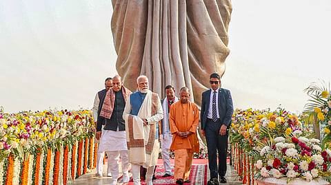 காங்கிரஸின் குடும்ப அரசியலால் பல தேசியத் தலைவா்கள் புறக்கணிப்பு - பிரதமா் மோடி சாடல்