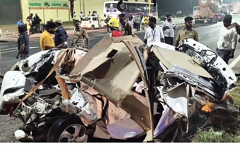 விபத்தில் சிக்கிய கார்