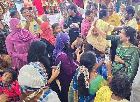 ‘பெண்கள் அதிகளவில் தோ்தல் அரசியலில் ஈடுபட வேண்டும்