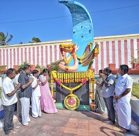 சுனாமி நினைவு தினம்: கன்னியாகுமரியில் ஆட்சியா் மரியாதை