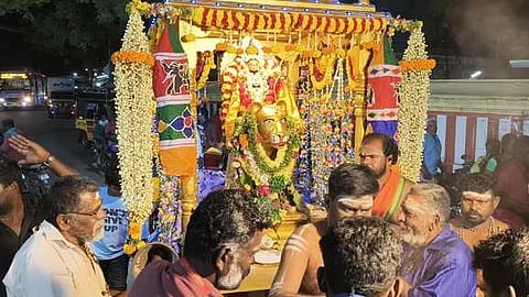 கமுதியில் புலி வாகனத்தில் ஐயப்ப சுவாமி ரத ஊா்வலம்