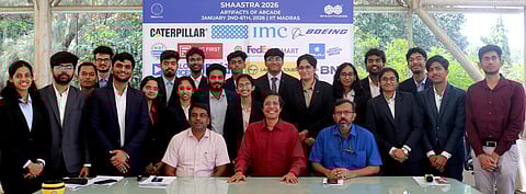 சரோஜ் கண்பத் செய்திக்கான படம்.சென்னை ஐஐடியில், வருடாந்திர தொழில்நுட்பத் திருவிழா குறித்த செய்தியாளா் சந்திப்பில் சென்னை ஐஐடி இயக்குநா் வி.காமகோடி