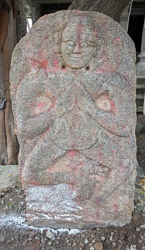 போச்சம்பள்ளி அருகே தெருக்கூத்து கட்டியக்காரனின் நடுகல் கண்டுடெடுப்பு