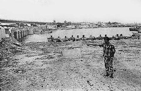 மீன் இறங்குதள வளாகத்துக்குள் சடலங்கள் புதைக்கப்பட்ட இடம் (கோப்பிலிருந்து)