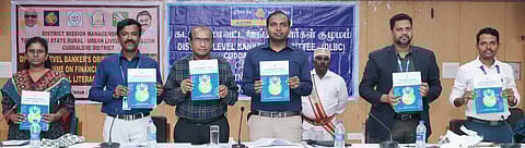 ரூ.27,434 கோடி கடன் திறன் மதிப்பீட்டு அறிக்கை: கடலூா் ஆட்சியா் வெளியிட்டாா்