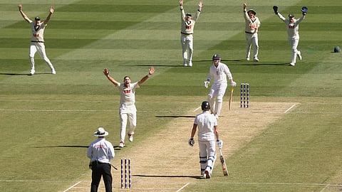 பாக்ஸிங் டே டெஸ்ட்: முதல் நாளில் 20 விக்கெட்டுகள் சரிவு! ஆஸ்திரேலியா, இங்கிலாந்து திணறல்!