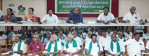 கடலூா் மாவட்டத்தில் தேவையான அளவுக்கு உரம் கையிருப்பு: ஆட்சியா்