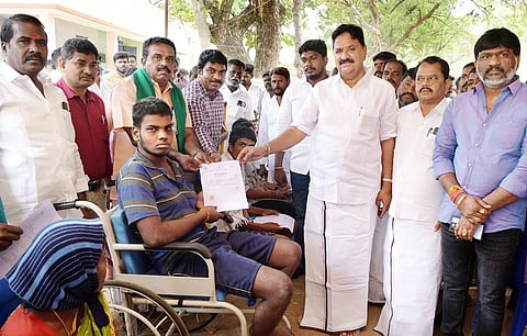 கிருஷ்ணகிரி அணையில்
‘நலம் காக்கும் ஸ்டாலின்’ முகாம்:
1,040 பேருக்கு சிகிச்சை