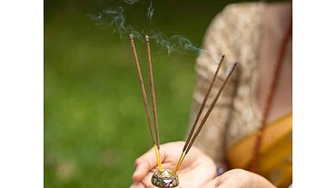 அகா்பத்திகள் தயாரிக்க புதிய தர நிா்ணயம்: நுகா்வோா் நலனைக் காக்க அரசு நடவடிக்கை