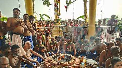 முதுகுளத்தூா் ஐயப்பன் கோயிலில் கணபதி ஹோமத்துடன் தொடங்கிய மண்டல பூஜை.