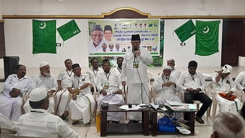 கூட்டத்தில் பேசிய பொதுச்செயலா் கே.ஏ.எம். முஹம்மது அபூபக்கா்.