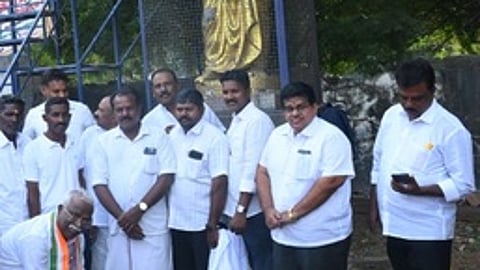 திருநெல்வேலி சந்திப்பில் உள்ள பாரதியாா் சிலை வளாகத்தை சீரமைப்பதற்காக நடைபெற்ற பூமி பூஜையில் பங்கேற்ற திருநெல்வேலி மக்களவை உறுப்பினா் செ.ராபா்ட் புரூஸ்.