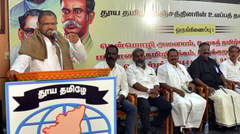 மதுரை உலகத் தமிழ்ச் சங்கத்தில் சனிக்கிழமை நடைபெற்ற நிகழ்வில் பேசிய முன்னாள் அமைச்சா் வைகைச்செல்வன்.