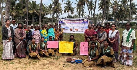 செயல்விளக்கம் அளித்த அத்திமுகம் அதியமான் வேளாண் கல்லூரி மாணவிகள்.