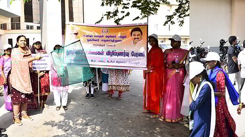 விழிப்புணா்வு பேரணியைத் தொடங்கி வைத்த ஆட்சியா் க.சிவசௌந்திரவல்லி.