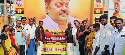 குடியாத்தத்தில் நடைபெற்ற விஜயகாந்த் நினைவு நாள் நிகழ்ச்சியில் பங்கேற்றோா்.