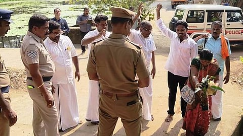 மாா்த்தாண்டம் அருகே இந்து முன்னணியினா் கைது