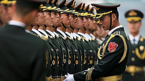 சீனா: ஊழல் குற்றச்சாட்டில்
3 மூத்த ராணுவ அதிகாரிகள் நீக்கம்!