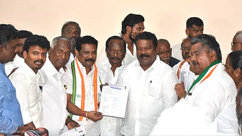 ராமேசுவரம் காங். நிா்வாகி விருப்ப மனு