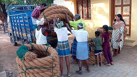 சிங்கம்புணரியிலிருந்து தருமபுரி முருகன் கோயிலுக்கு அனுப்பி வைக்கப்பட்ட தோ் வடங்கள்