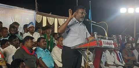 நிகழ்ச்சியில் பேசுகிறாா் விடுதலைச் சிறுத்தைகள் கட்சித் தலைவா் தொல்.திருமாவளவன் எம்.பி.