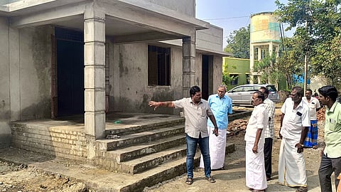 ஆரணியை அடுத்த பலாந்தாங்கல் கிராமத்தில் நடைபெற்று வரும் ஊராட்சிமன்ற அலுவலக கட்டடப் பணிகளை ஆய்வு செய்த சேவூா் எஸ்.ராமச்சந்திரன் எம்எல்ஏ.