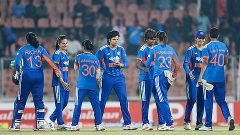 தொடரை முழுமையாக வெல்லும் முனைப்பில் இந்தியா! இலங்கை மகளிா் அணியுடன் இன்று கடைசி டி20!