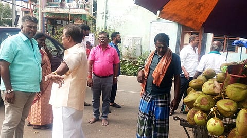 திருநள்ளாறு கோயில் பகுதியில் இடையூறாக கடைகள்: அதிகாரிகள் ஆய்வு