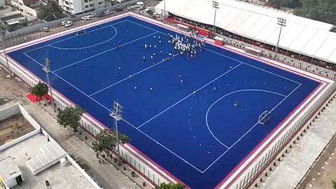 கோவையில் திறக்கப்பட்டுள்ள சர்வதேச ஹாக்கி திடல்.