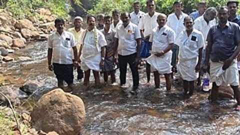 களக்காடு மலைப் பகுதியில் கால்வாயை தூா்வார கோரிக்கை