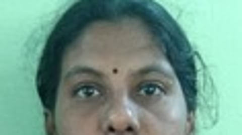 பழனி அருகே நிறுவனத்தில் ரூ.2 கோடி முறைகேடு: பெண் மேலாளா் கைது