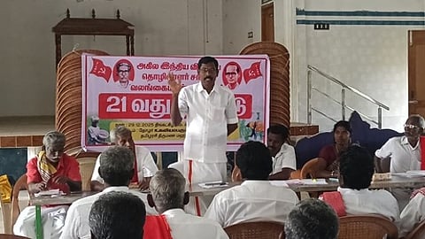 ஆலங்குடியில் நடைபெற்ற அகில இந்திய விவசாய தொழிலாளா் சங்கத்தின் ஒன்றிய மாநாடு