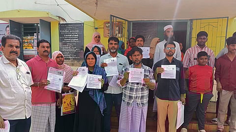 முத்தரசநல்லூா் ஊராட்சி மன்ற அலுவலகத்தை முற்றுகையிட்ட பொதுமக்கள்