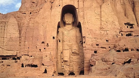 தலிபான்களால் சிதைக்கப்பட்ட புத்தர் சிலை.